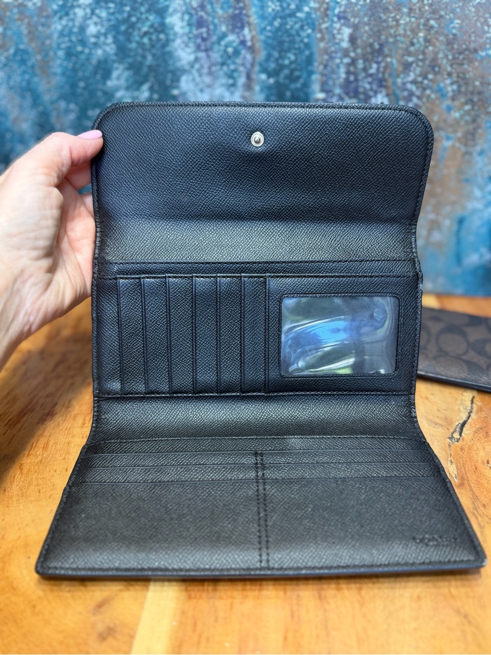 Coach Classic Peyton Signature Envelope Tri-Fold Checkbook Wallet Chocolate Brow - Picture 4 of 14